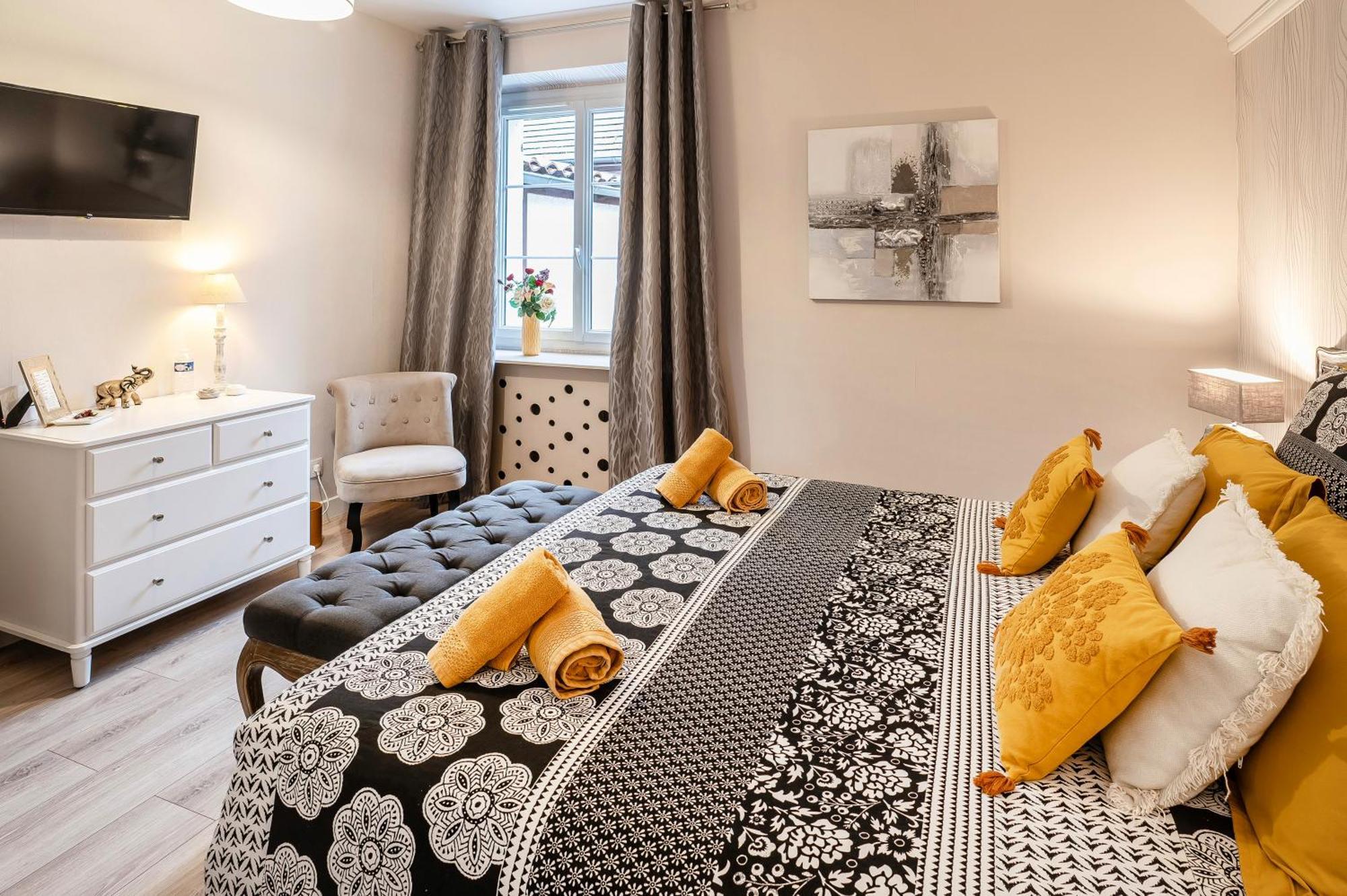 Hotel La Bayardine Sarlat Esterno foto