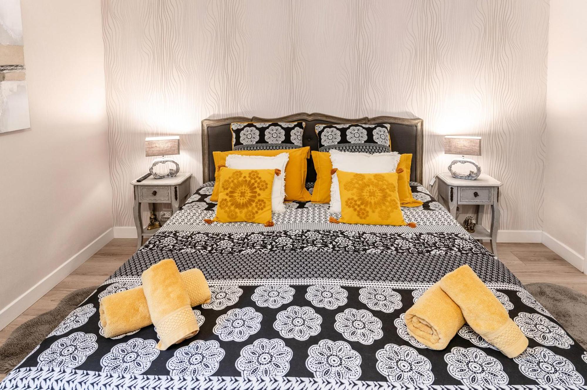 Hotel La Bayardine Sarlat Esterno foto
